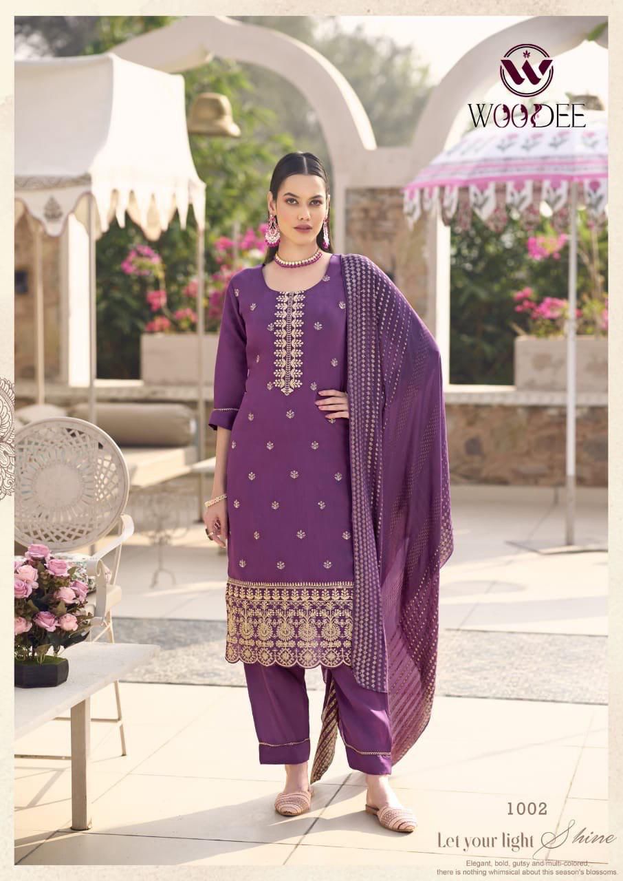 Kurti Suit Set  seems to be a party wear outfit made from maslin  fabric with Maslin  Duptta